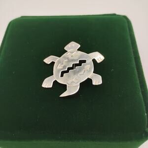 RMJ Native Handmade Turtle Brooch in Sterling Silver